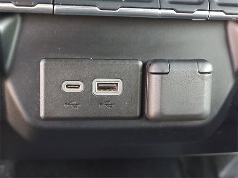 Used 2021 Chevrolet Silverado 2500 LT w/ Convenience Package image 21