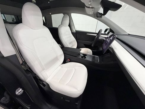 Used 2024 Tesla Model Y Long Range AWD/4WD image 21
