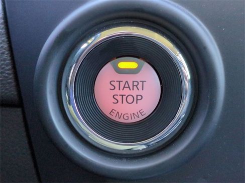 Used 2024 Nissan Titan SV w/ SV Convenience Package image 27