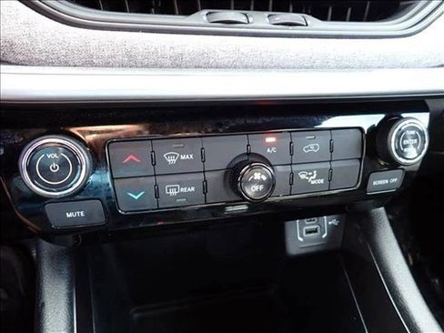 Used 2024 Jeep Compass Latitude AWD/4WD image 18