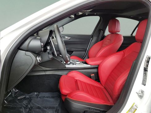 New 2025 Alfa Romeo Giulia w/ Veloce Package Rwd image 31