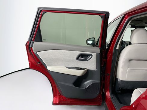 Used 2021 Nissan Rogue SV image 25