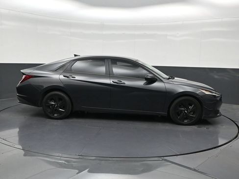Used 2021 Hyundai Elantra SEL w/ Preferred Accessory Package FWD image 7