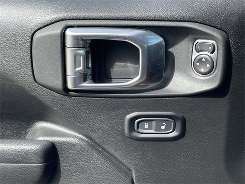 Used 2025 Jeep Wrangler Willys image 25