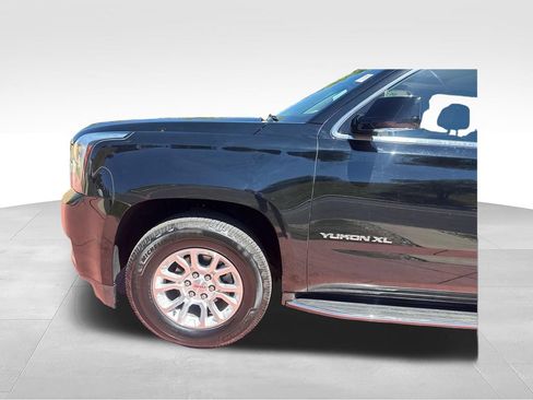 Used 2016 GMC Yukon XL SLT w/ Open Road Package AWD/4WD image 36