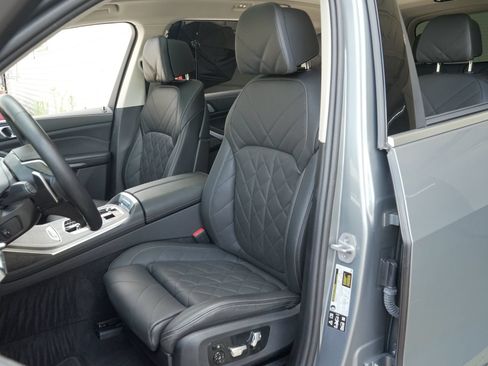 Used 2024 BMW X7 xDrive40i w/ Premium Package AWD/4WD image 3