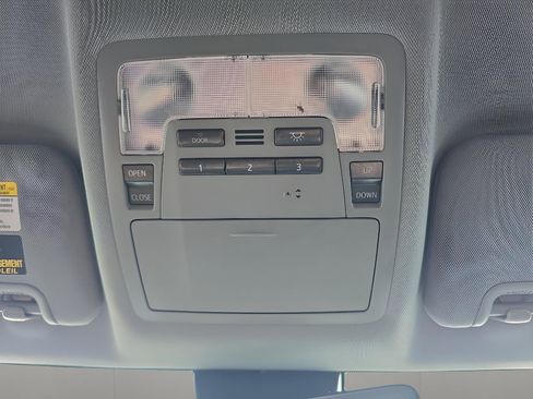 Used 2017 Toyota Highlander XLE image 27