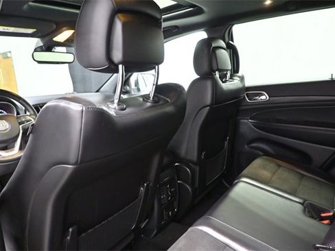 Used 2022 Jeep Grand Cherokee Laredo X image 12