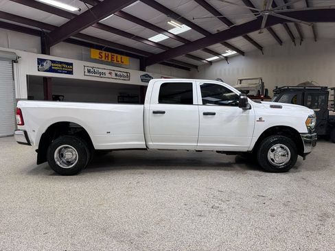 Used 2024 RAM 3500 Tradesman w/ Chrome Appearance Group AWD/4WD image 9