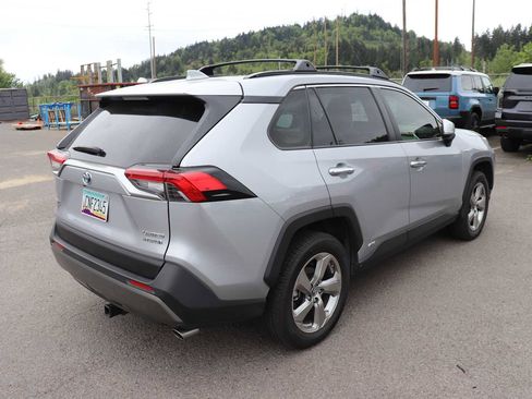 Used 2019 Toyota RAV4 Limited image 5