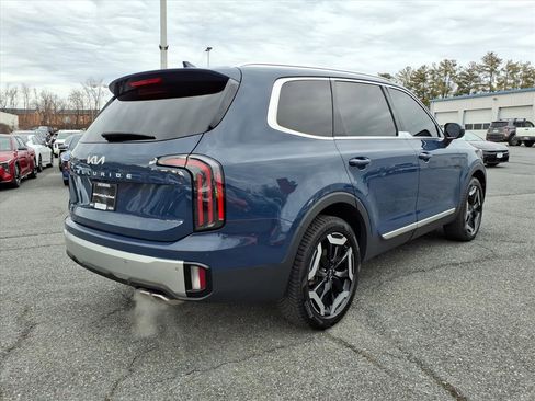 Used 2023 Kia Telluride EX w/ EX Captain's Chair Package image 4