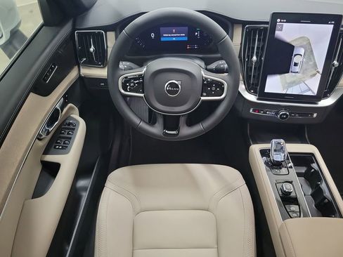 New 2026 Volvo XC90 T8 Plus AWD/4WD image 18