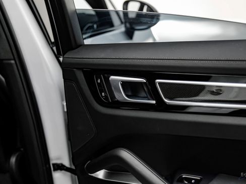Used 2022 Porsche Cayenne Turbo image 99