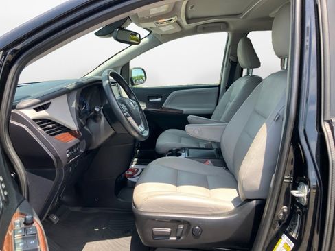Used 2020 Toyota Sienna Limited Premium AWD/4WD image 11