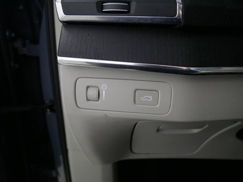 Used 2020 Volvo XC90 T6 Momentum image 26