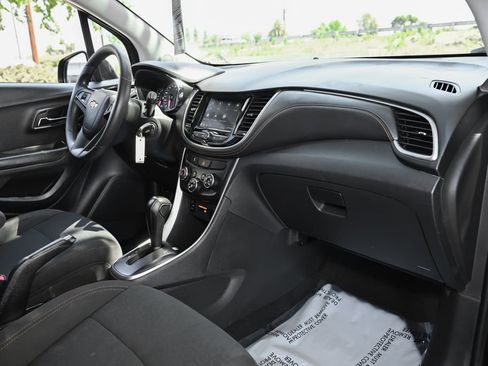 Used 2022 Chevrolet Trax LS w/ Tint and Cruise Package AWD/4WD image 36