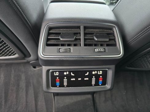 Used 2023 Audi e-tron Premium w/ Convenience Plus Package image 31