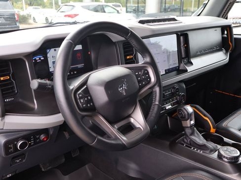 Used 2023 Ford Bronco Badlands w/ Sasquatch Package AWD/4WD image 29