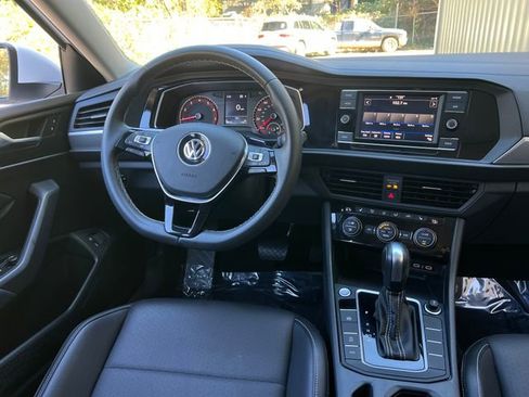 Used 2021 Volkswagen Jetta SE image 16