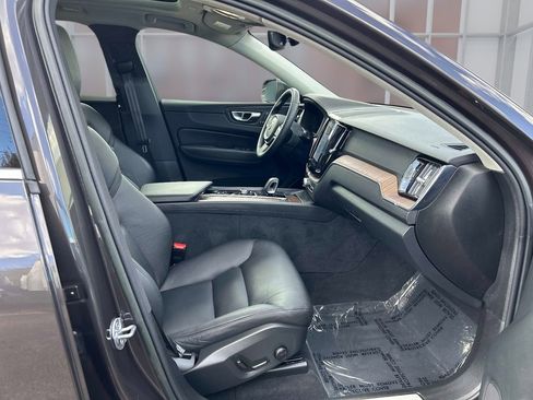 Used 2022 Volvo XC60 B5 Momentum w/ Climate Package AWD/4WD image 20