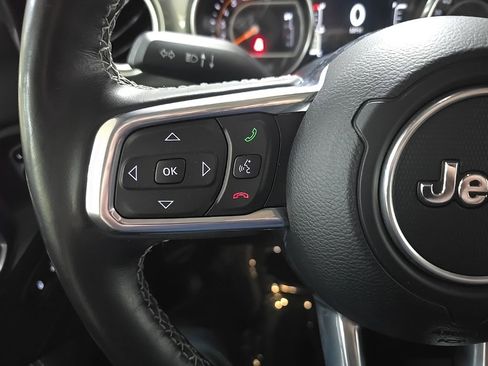 Used 2022 Jeep Wrangler Unlimited Sahara w/ Cold Weather Group AWD/4WD image 19
