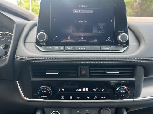Certified 2023 Nissan Rogue SV FWD image 6