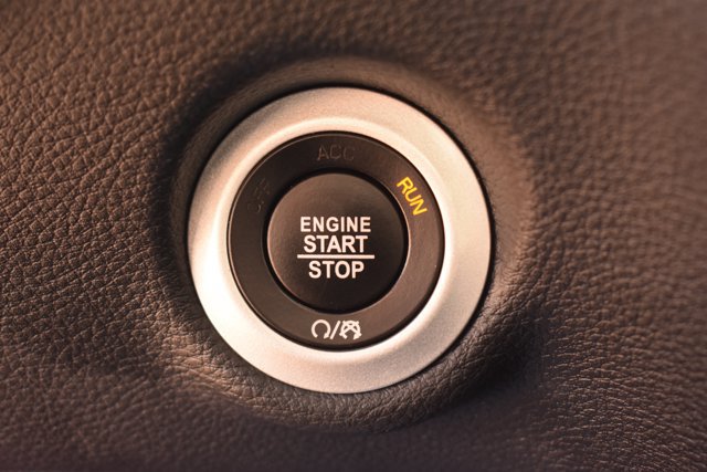 Used 2025 Chrysler Pacifica Limited FWD image 31