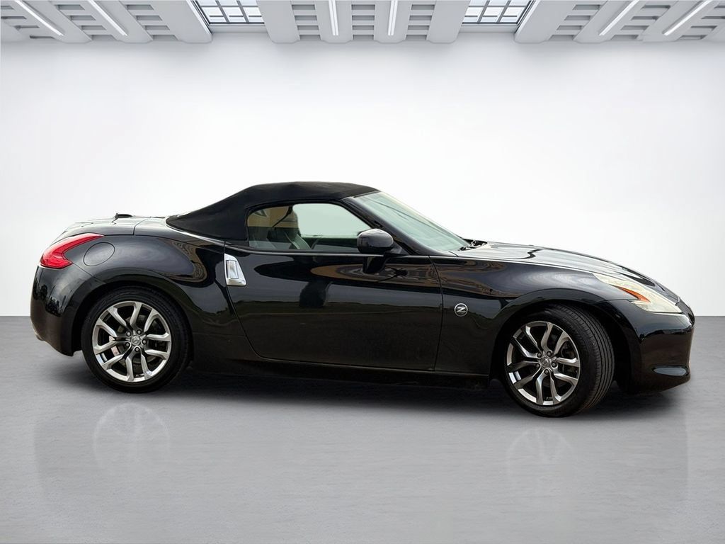 Used 2011 Nissan 370Z Touring RWD image 6