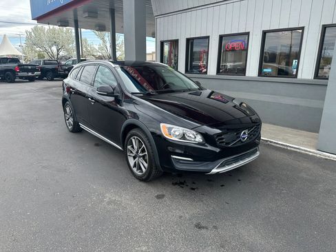 Used 2018 Volvo V60 T5 Cross Country AWD/4WD image 38