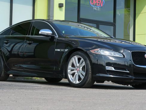 Used 2016 Jaguar XJ R-Sport image 6