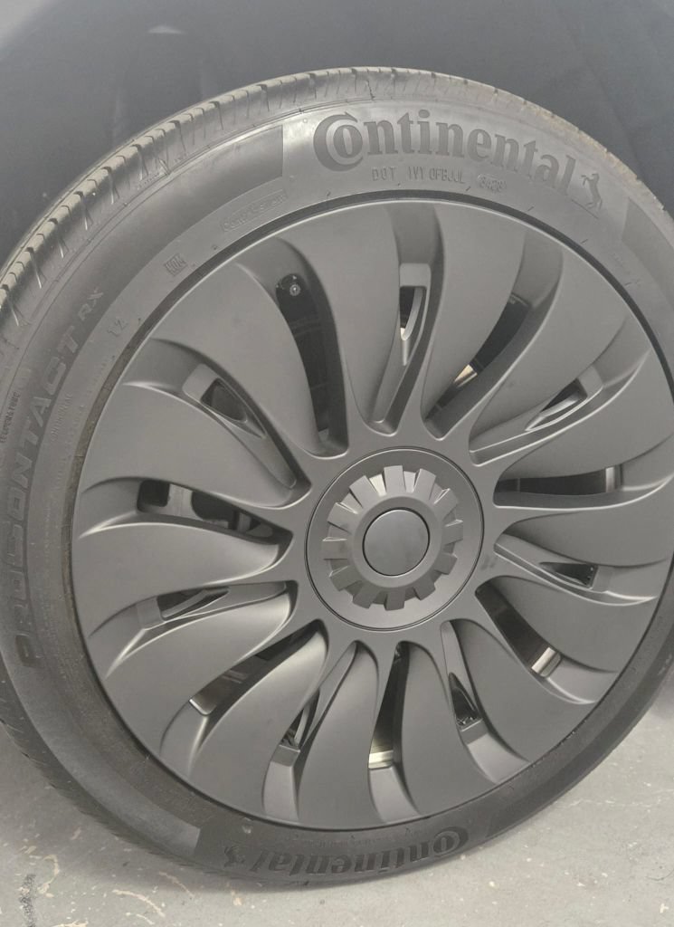 Used 2023 Tesla Model Y AWD image 10