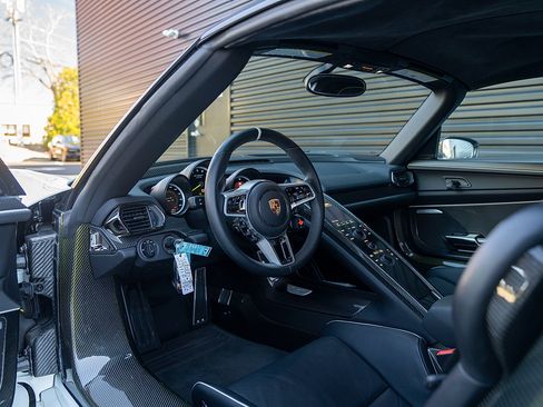 Used 2015 Porsche 918 Spyder AWD/4WD image 4
