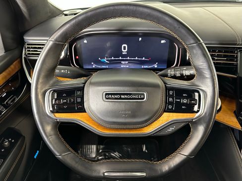 Used 2022 Jeep Grand Wagoneer Series III image 12