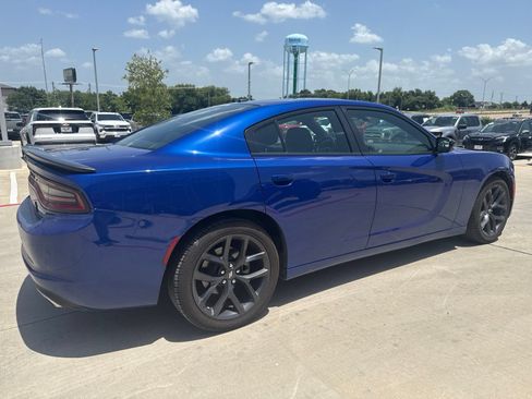 Used 2022 Dodge Charger SXT w/ Blacktop Package RWD image 4