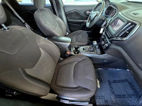 Used 2019 Jeep Cherokee Latitude w/ Popular Appearance Group AWD/4WD image 19