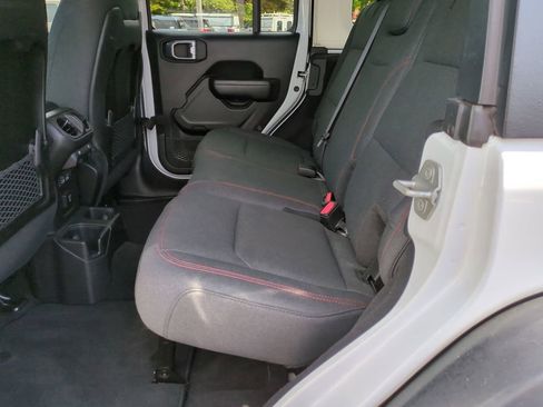 Used 2024 Jeep Wrangler Rubicon image 18