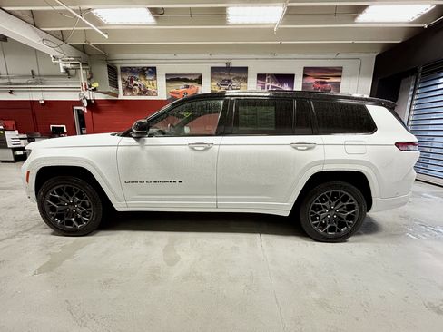 Certified 2023 Jeep Grand Cherokee L Summit AWD/4WD image 2