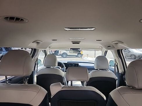 New 2026 Kia Carnival EX FWD image 11