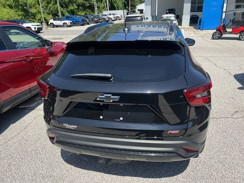 Used 2024 Chevrolet Trax RS w/ Sunroof Package FWD image 4