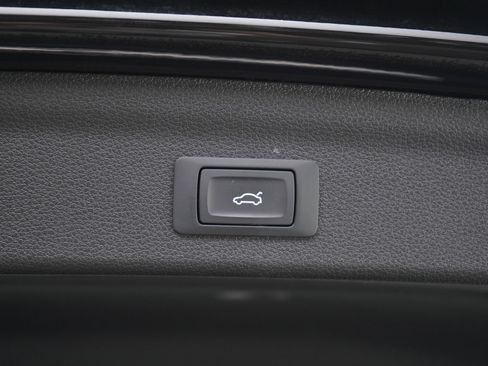 Used 2025 Audi Q3 2.0T Premium image 16