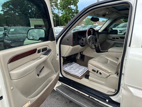 Used 2005 Cadillac Escalade EXT AWD/4WD image 11