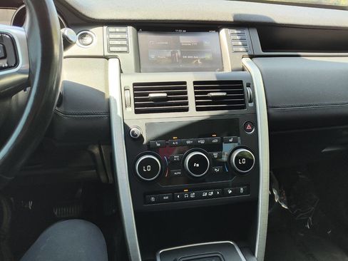 Used 2018 Land Rover Discovery Sport SE image 33