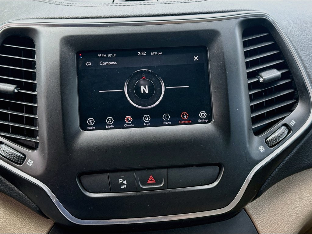 Used 2020 Jeep Cherokee Latitude FWD image 14