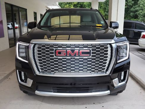 Used 2023 GMC Yukon XL Denali w/ Advanced Technology Package AWD/4WD image 2