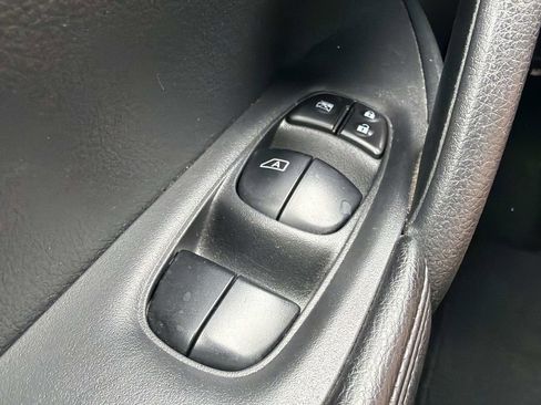 Used 2015 Nissan Rogue SV AWD/4WD image 19