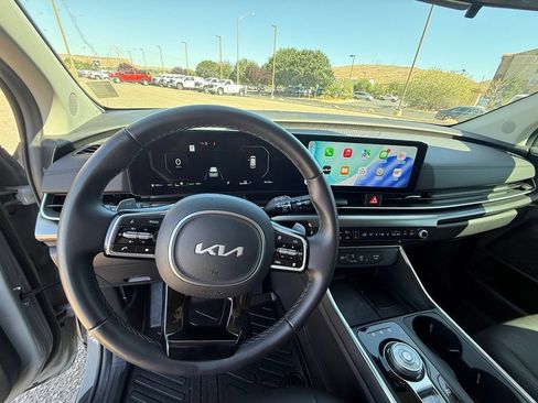 Used 2025 Kia Carnival SX FWD image 11
