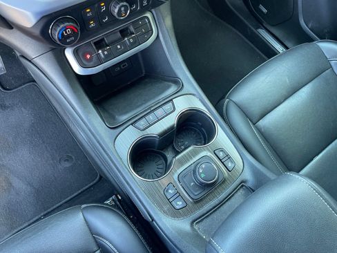 Used 2021 GMC Acadia SLT w/ Elevation Edition FWD image 22