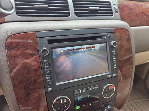 Used 2013 Chevrolet Tahoe LTZ AWD/4WD image 25