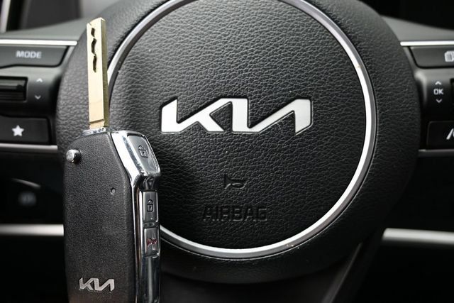 Used 2025 Kia Sportage LX AWD/4WD image 44