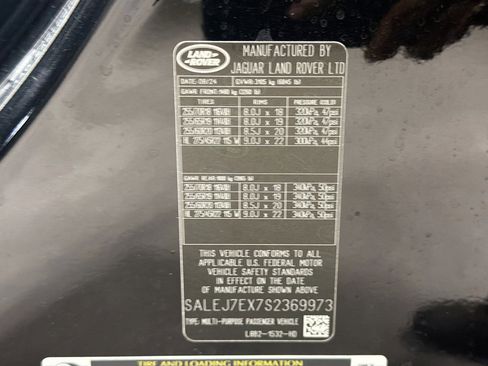 Used 2025 Land Rover Defender 110 S image 11